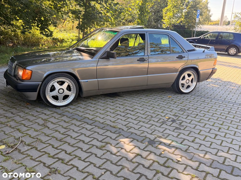 Mercedes-Benz W201 (190) - 2