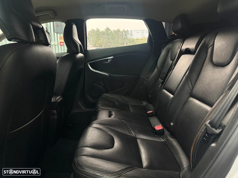 Volvo V40 Cross Country 2.0 D3 Momentum - 25