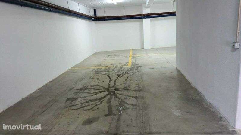 2 lugares de estacionamento em garagem no Cacem - Grande imagem: 4/6