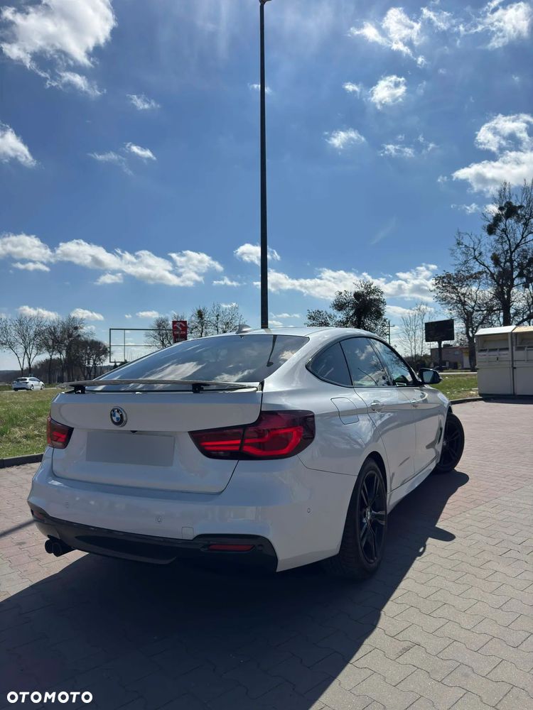 BMW Seria 3 330i xDrive M Sport - 17