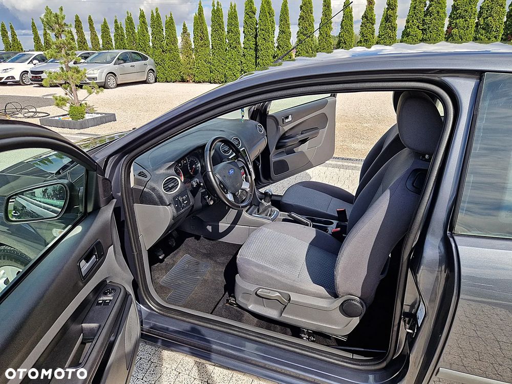 Ford Focus 1.6 16V Ambiente - 12