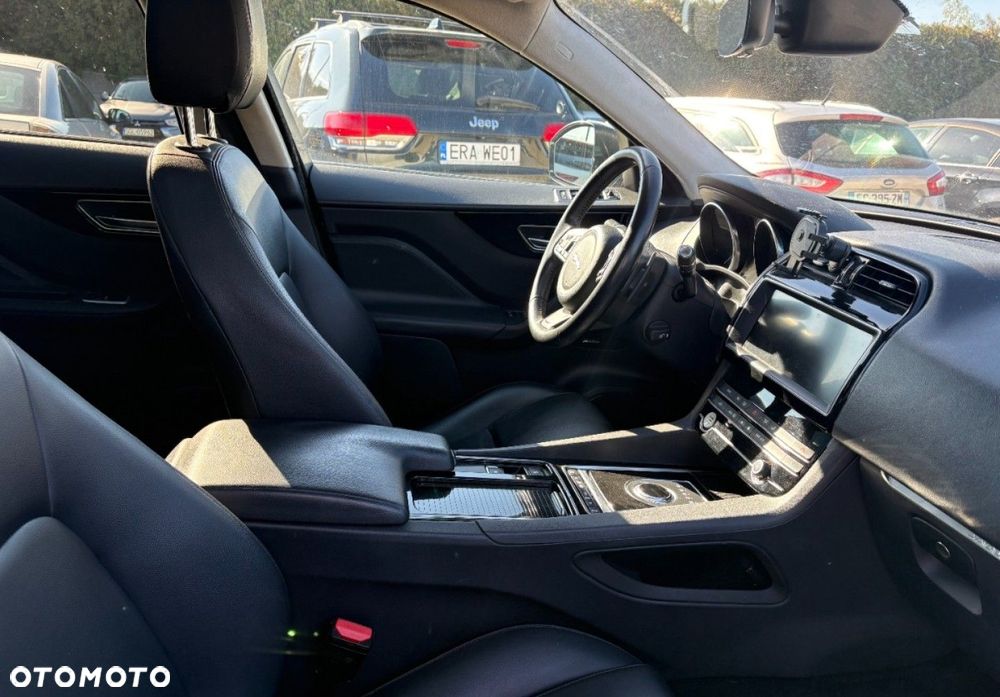 Jaguar F-Pace - 12
