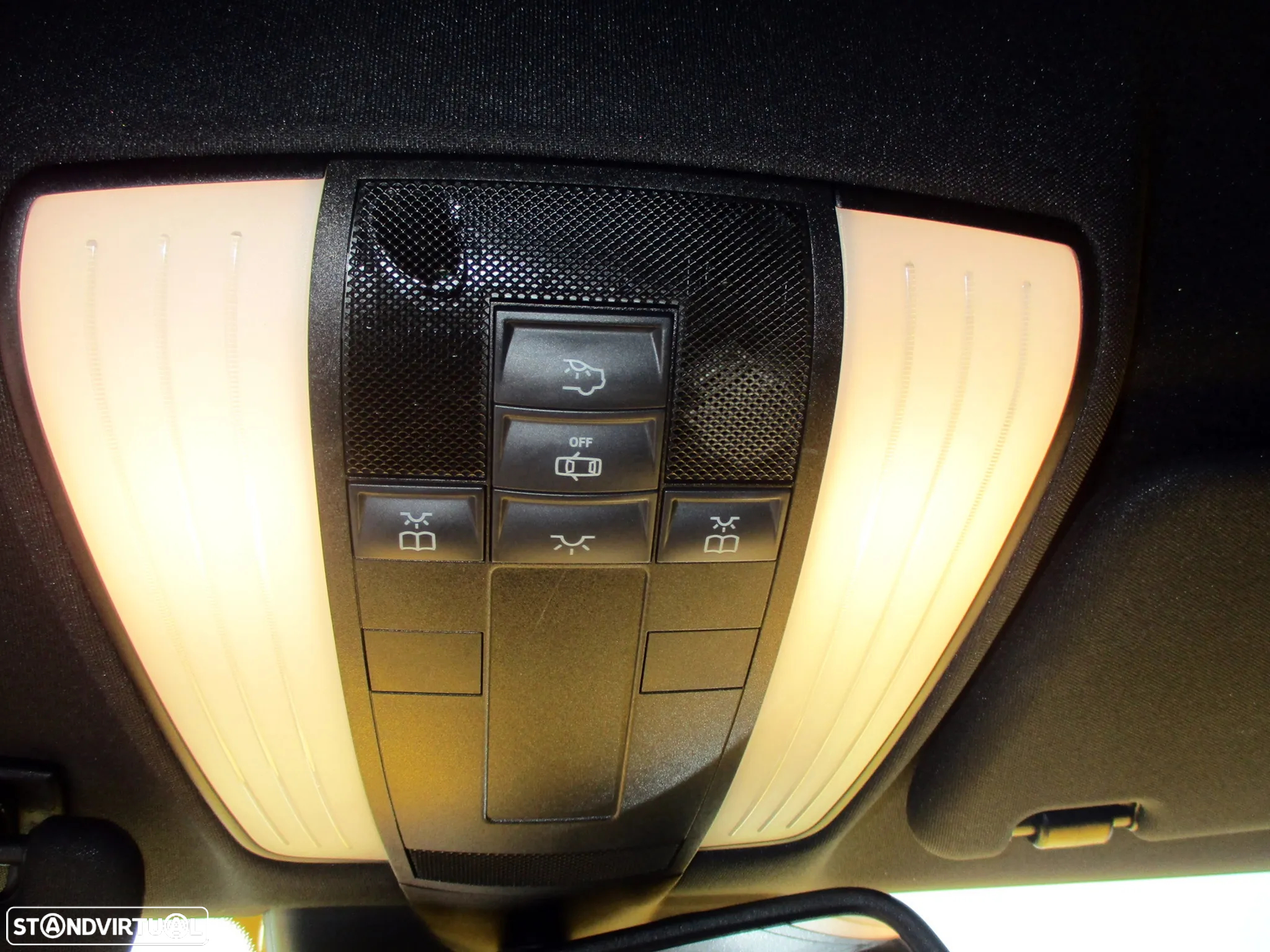 Mercedes-Benz E 220 CDi Avantgarde BlueEfficiency Auto. - 29