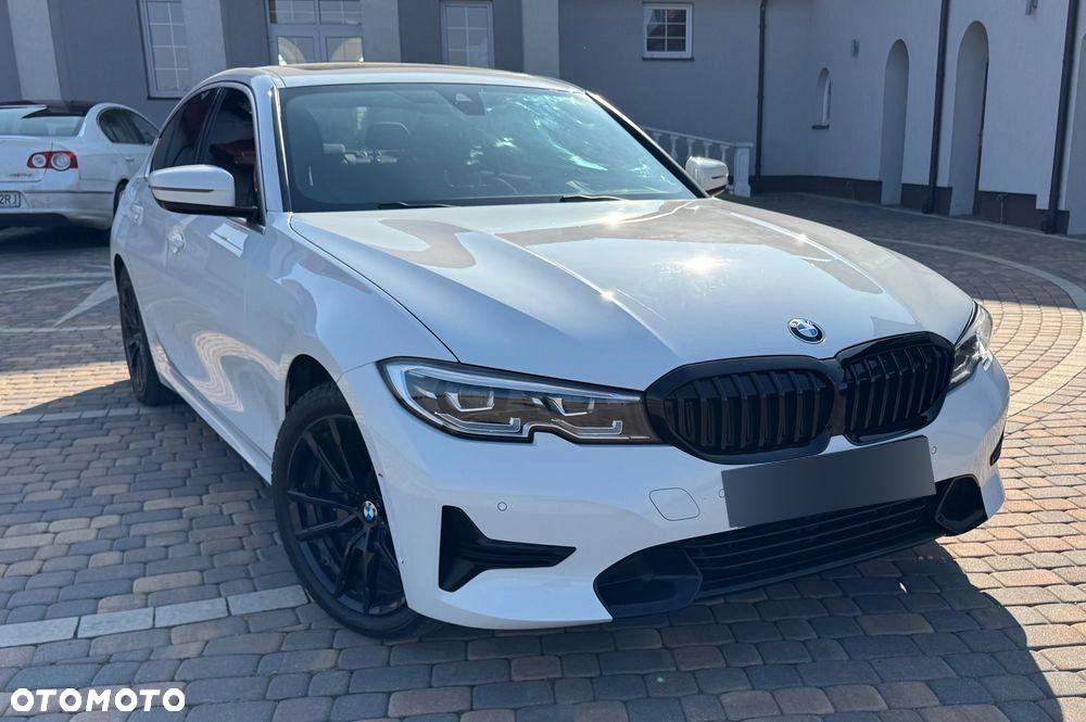 BMW Seria 3 330i Sport Line sport - 17