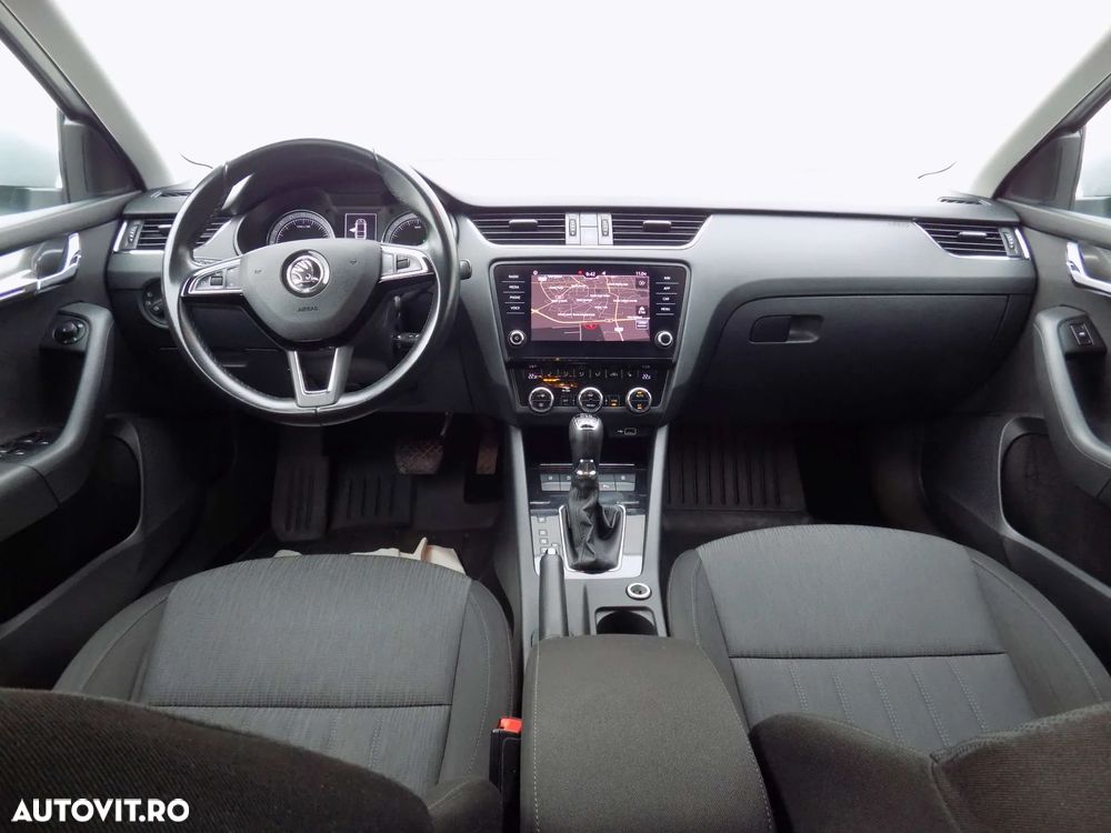 Skoda Octavia 2.0 TDI DSG 4X4 Style - 10