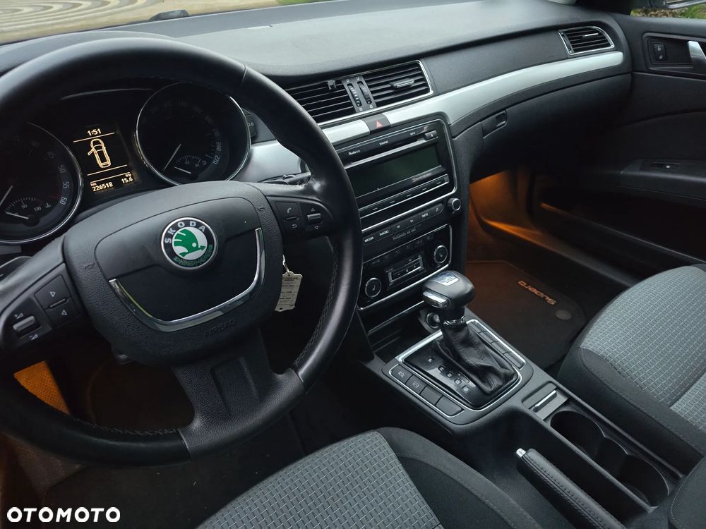 Skoda Superb 2.0 TDI DSG Exclusive - 16