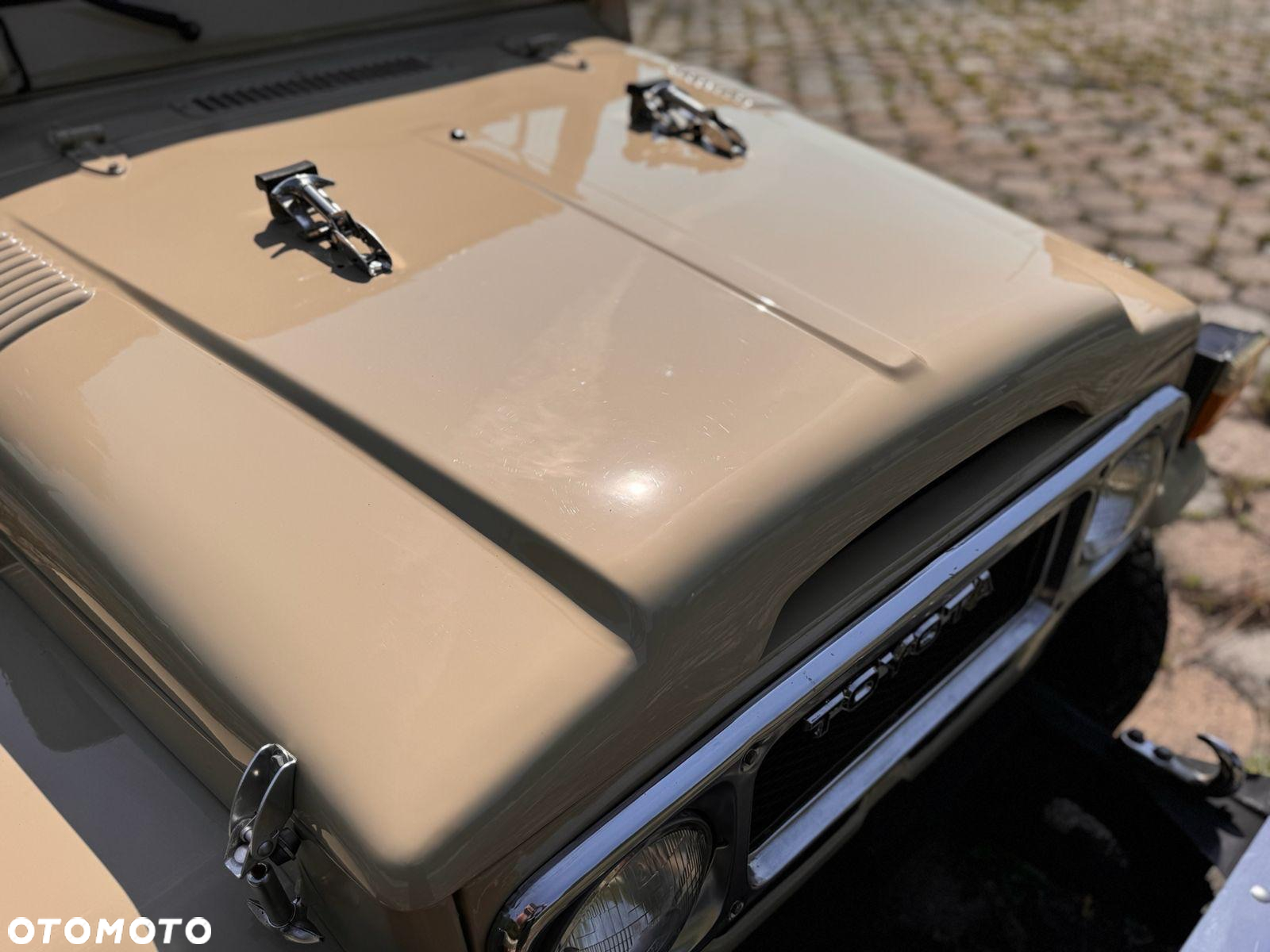 Toyota FJ - 4