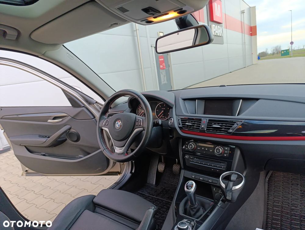 BMW X1 sDrive18d Sport Line - 32