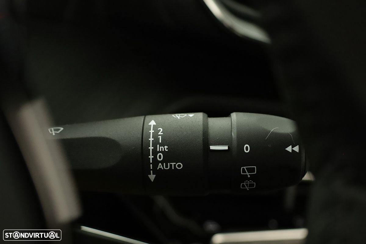 Peugeot 2008 1.2 PureTech Allure - 19