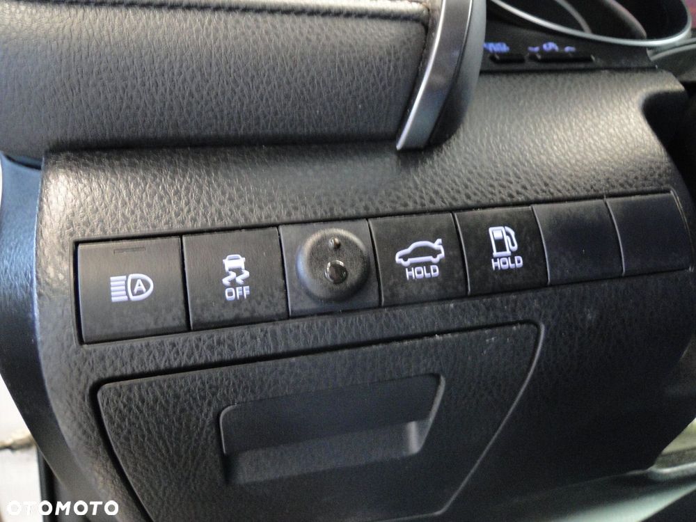 Toyota Camry - 22