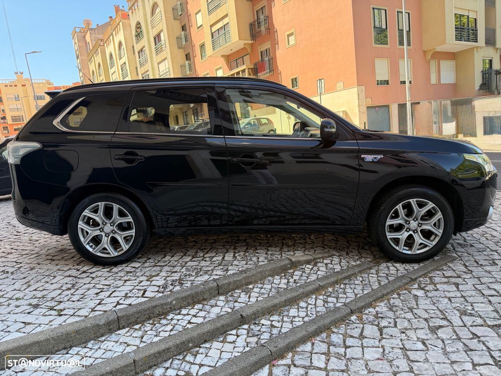 Mitsubishi Outlander 2.0 MIVEC Instyle Navi+ - 4