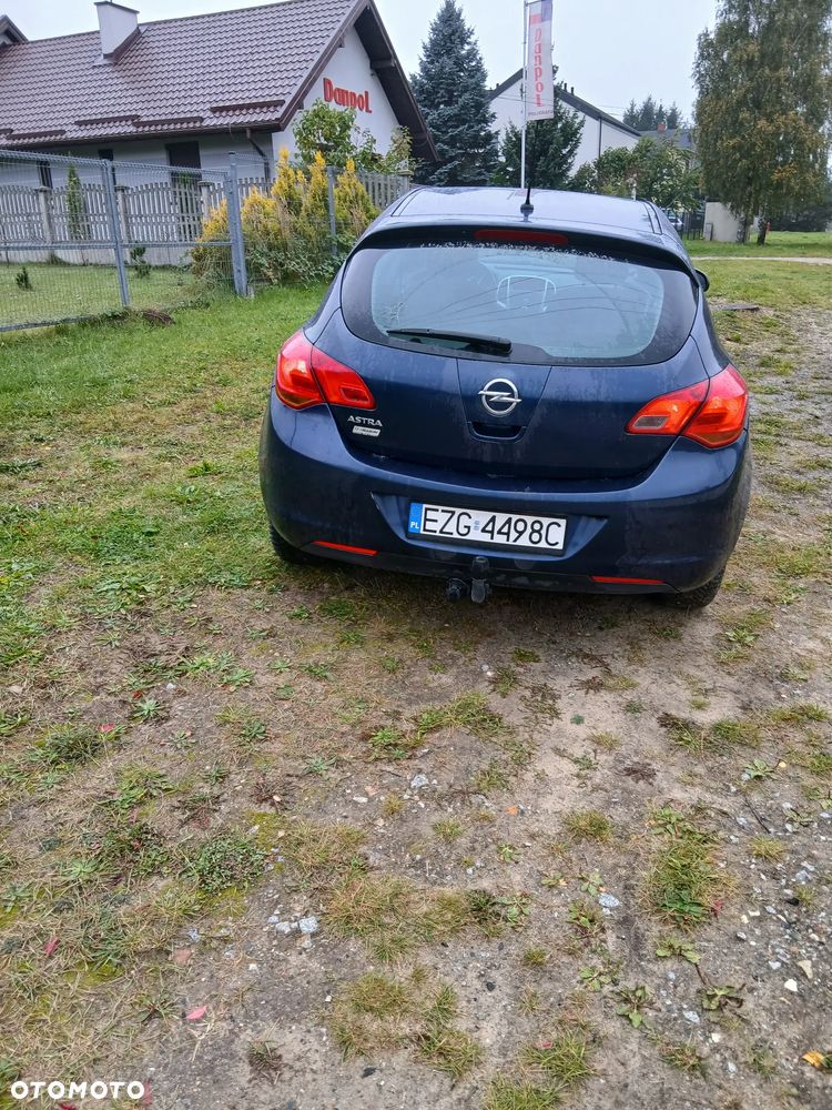 Opel Astra 2010 photo 3