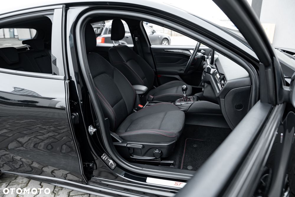 Ford Focus 1.0 EcoBoost Trend - 26