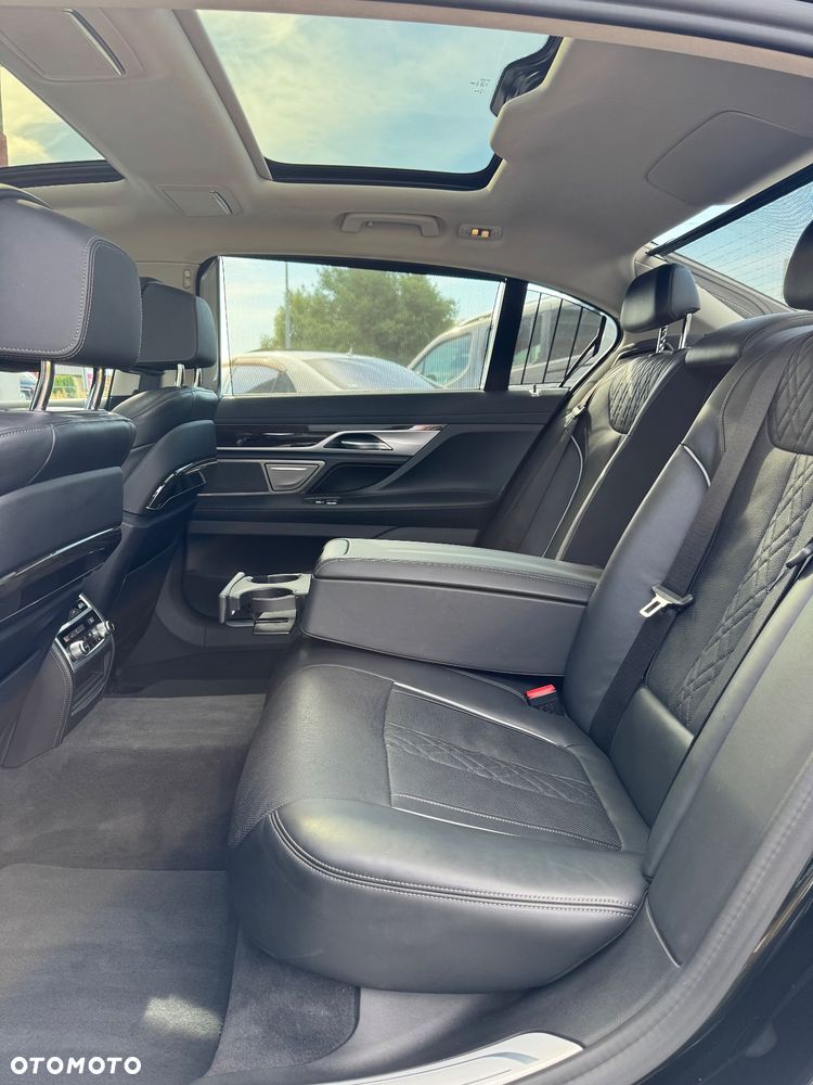 BMW Seria 7 740Li - 27
