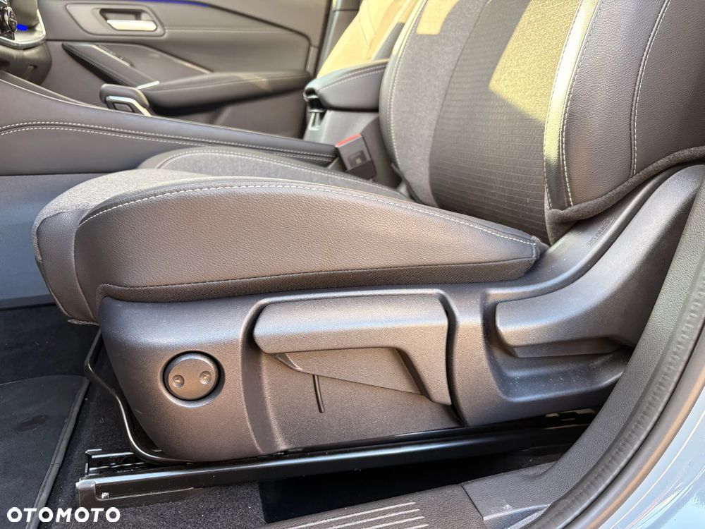 Nissan Qashqai 1.3 DIG-T mHEV N-Connecta Xtronic - 34