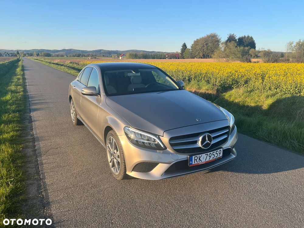 Mercedes-Benz Klasa C 300 4Matic 9G-TRONIC Avantgarde - 2