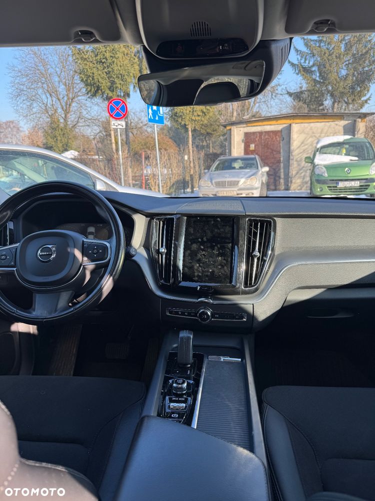 Volvo XC 60 T4 Momentum Pro - 10