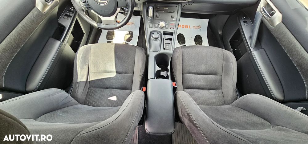 Lexus CT - 7