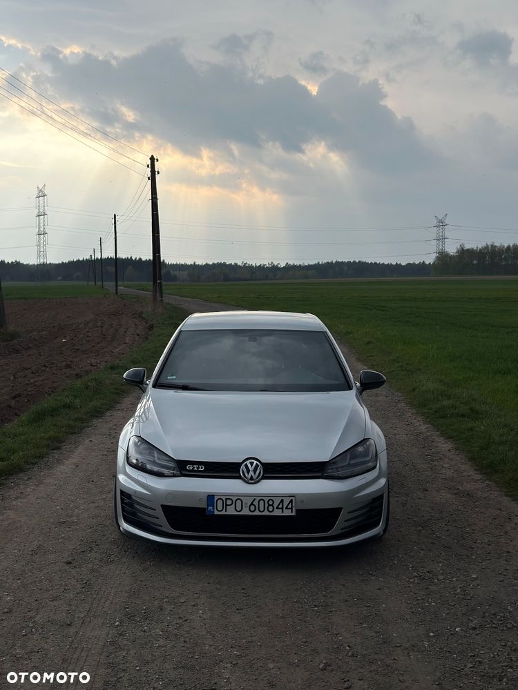 Volkswagen Golf - 2
