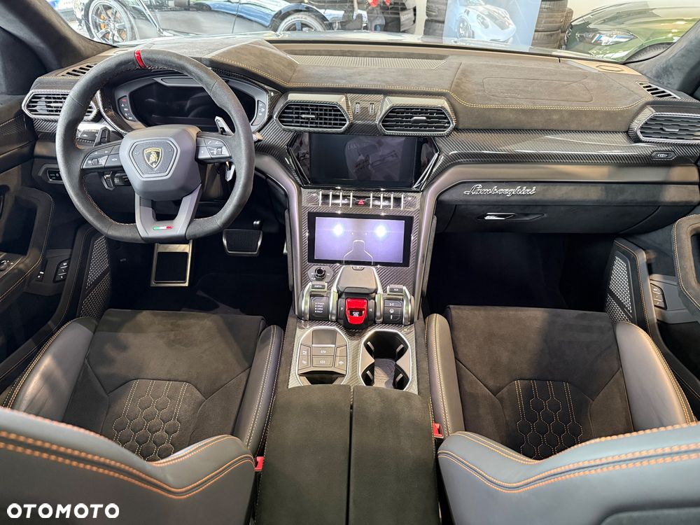 Lamborghini Urus - 12