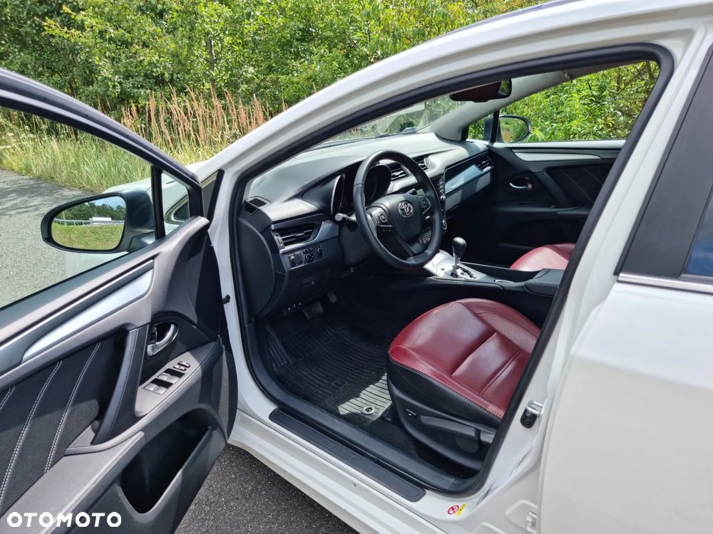 Toyota Avensis 1.8 Selection MS - 10