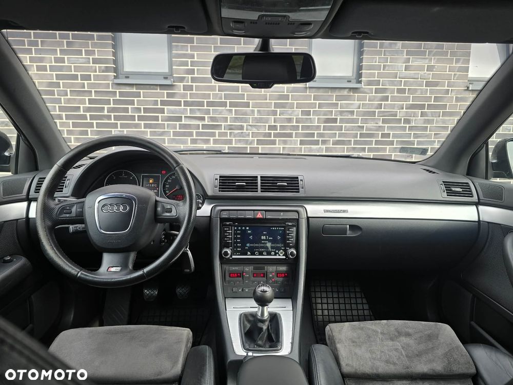 Audi A4 Avant 2.0 TDI DPF quattro - 28