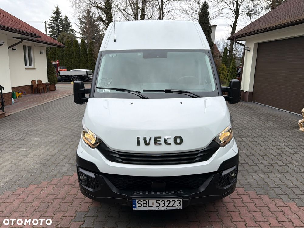 Iveco DAILY AUTOBUS 24 MIEJSCA / PRZEWÓZ OSÓB NIEPEŁNOSPRAWNYCH / KLIMA POSTOJOWA / WEBASTO / TELEWIZOR / LEDY W ŚRODKU KOLOROWE / Salon Polska/ Nowe Opony/Jak Nowe/Mały Przebieg/ - 10
