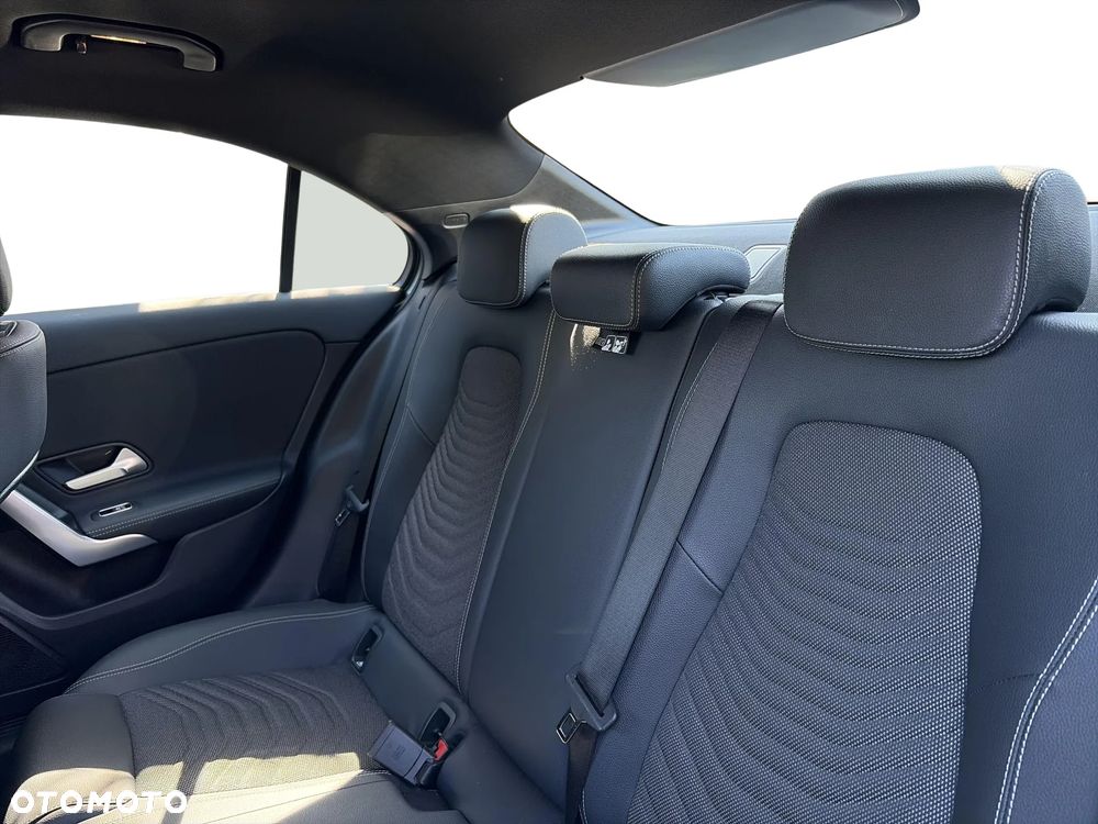 Mercedes-Benz Klasa A 250 4-Matic AMG Line 7G-DCT - 14