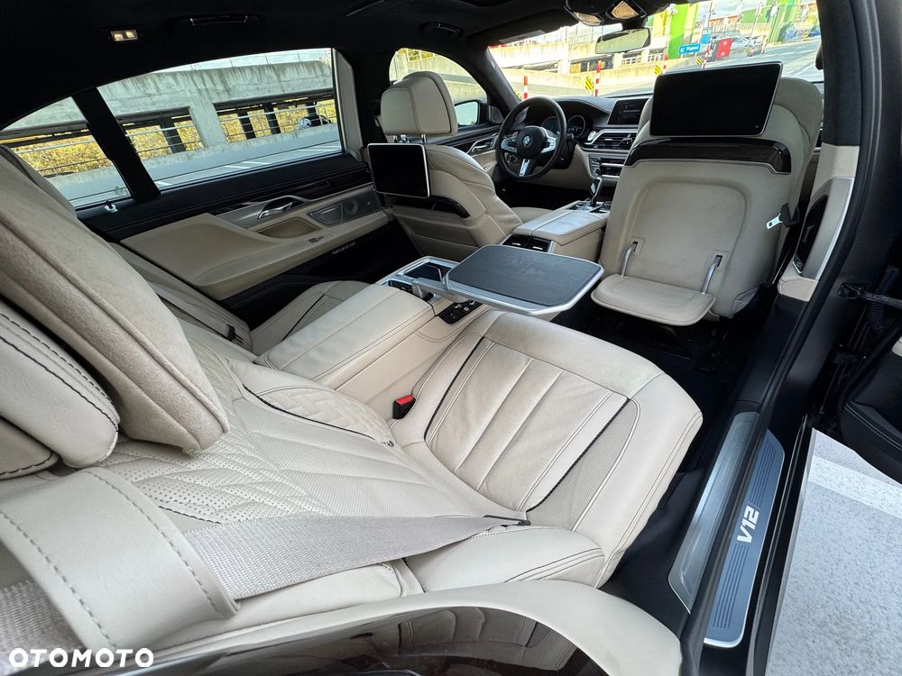 BMW Seria 7 M760Li xDrive - 32