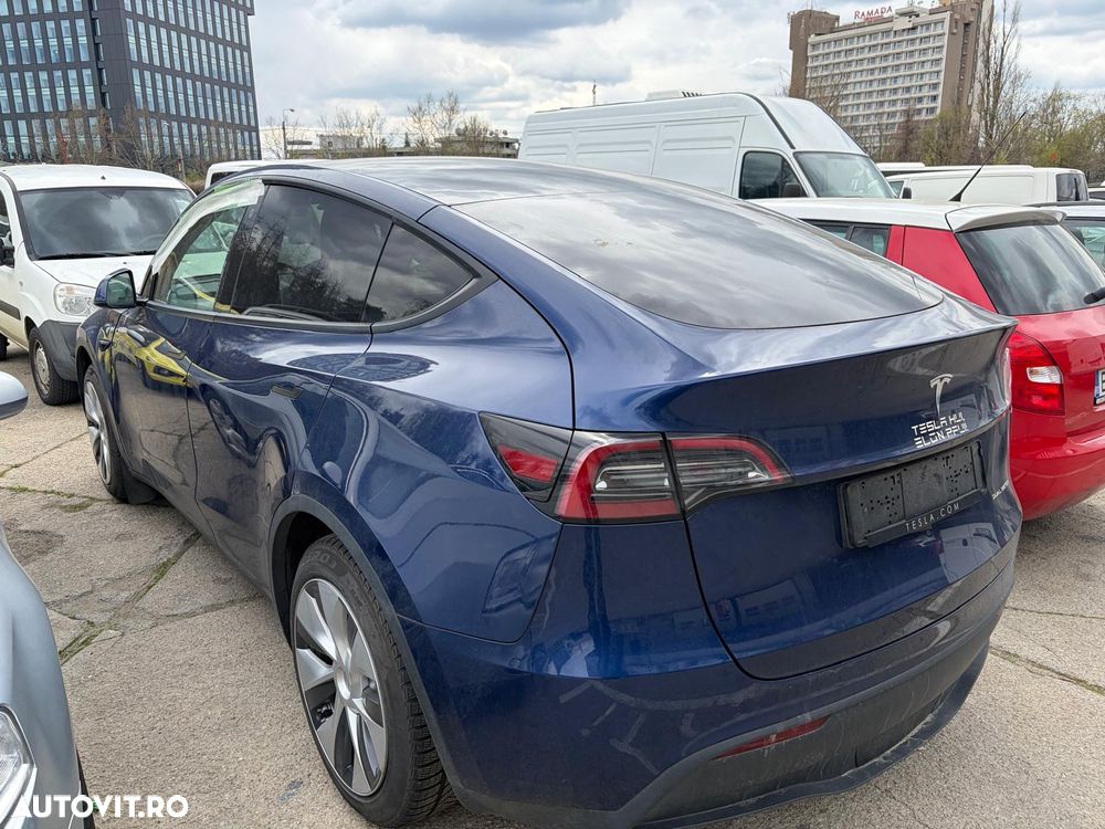 Tesla Model Y - 5