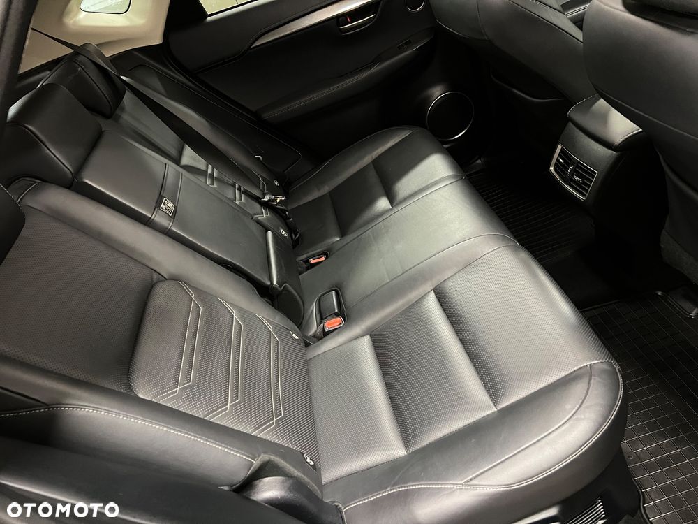 Lexus NX 300h Comfort AWD - 24