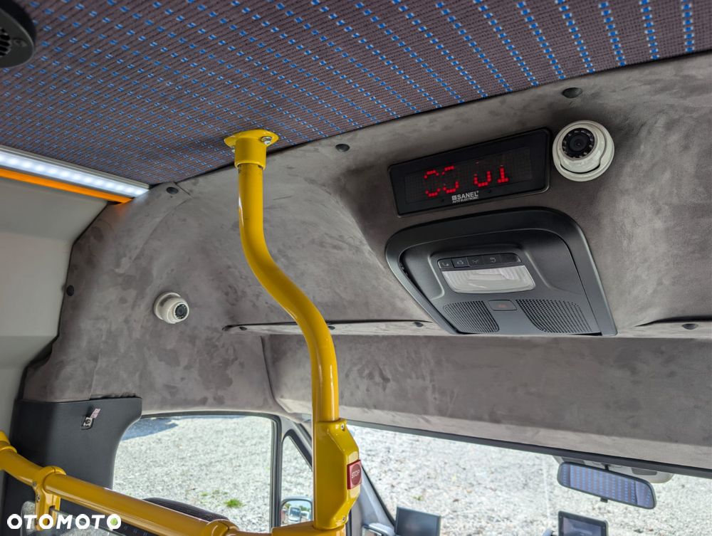 Mercedes-Benz Sprinter 517 - 23