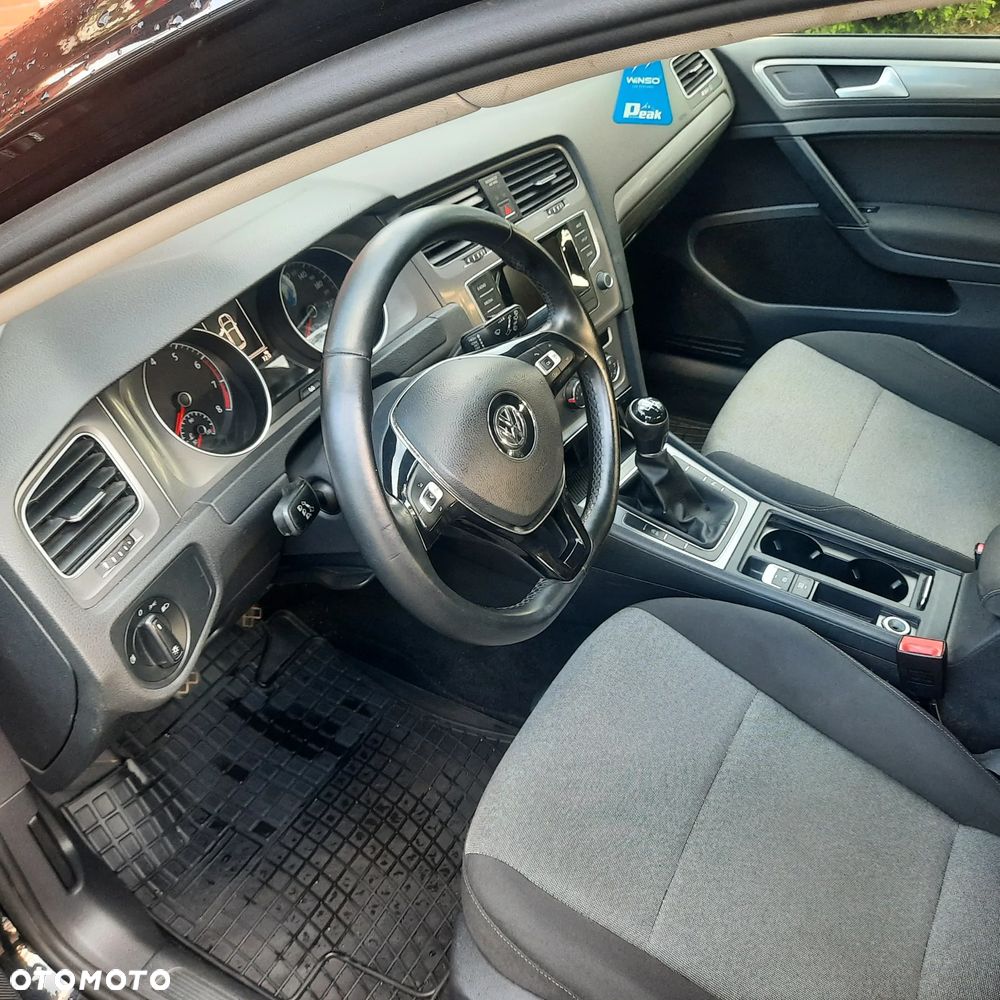 Volkswagen Golf - 10