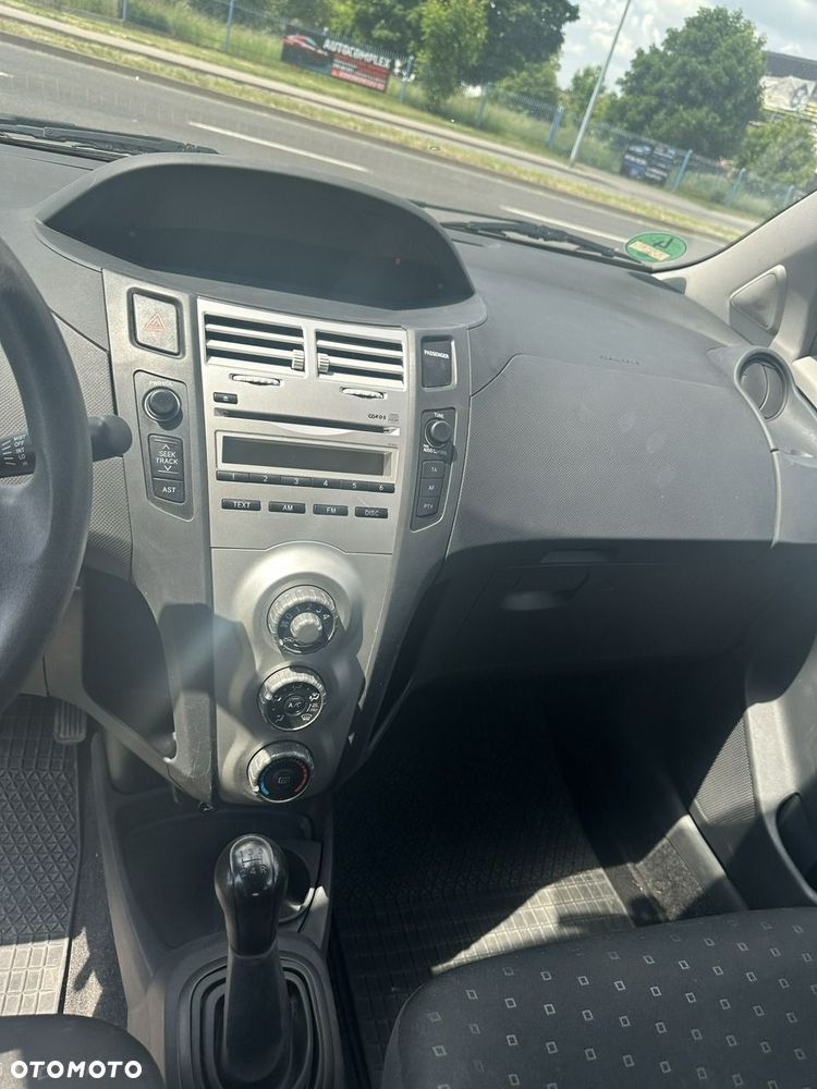 Toyota Yaris 1.0 VVT-i Cool - 10