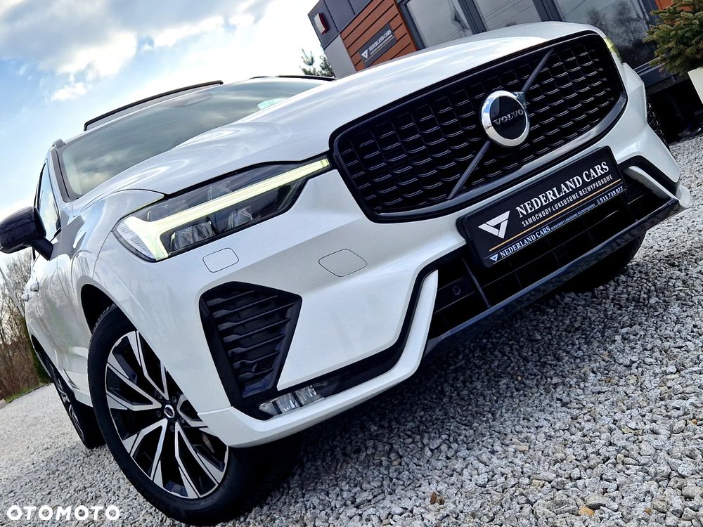 Volvo XC 60 B4 D Plus Dark - 28