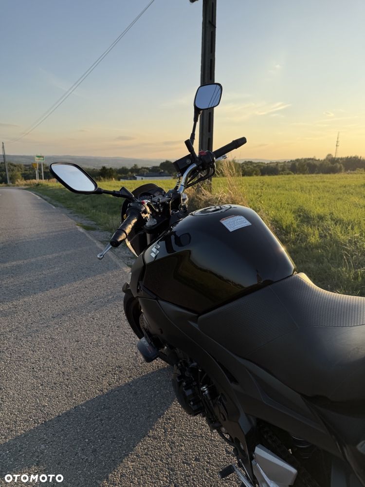 Suzuki GSR - 13
