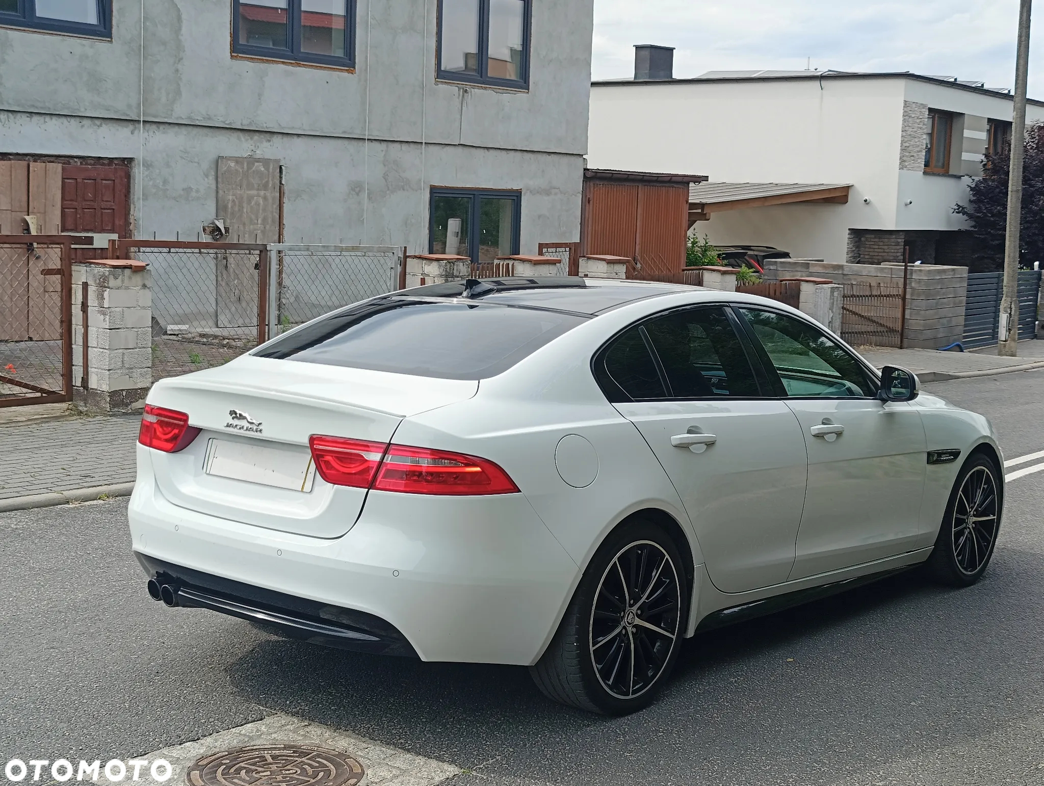 Jaguar XE 2.0 D AWD R-Sport - 19