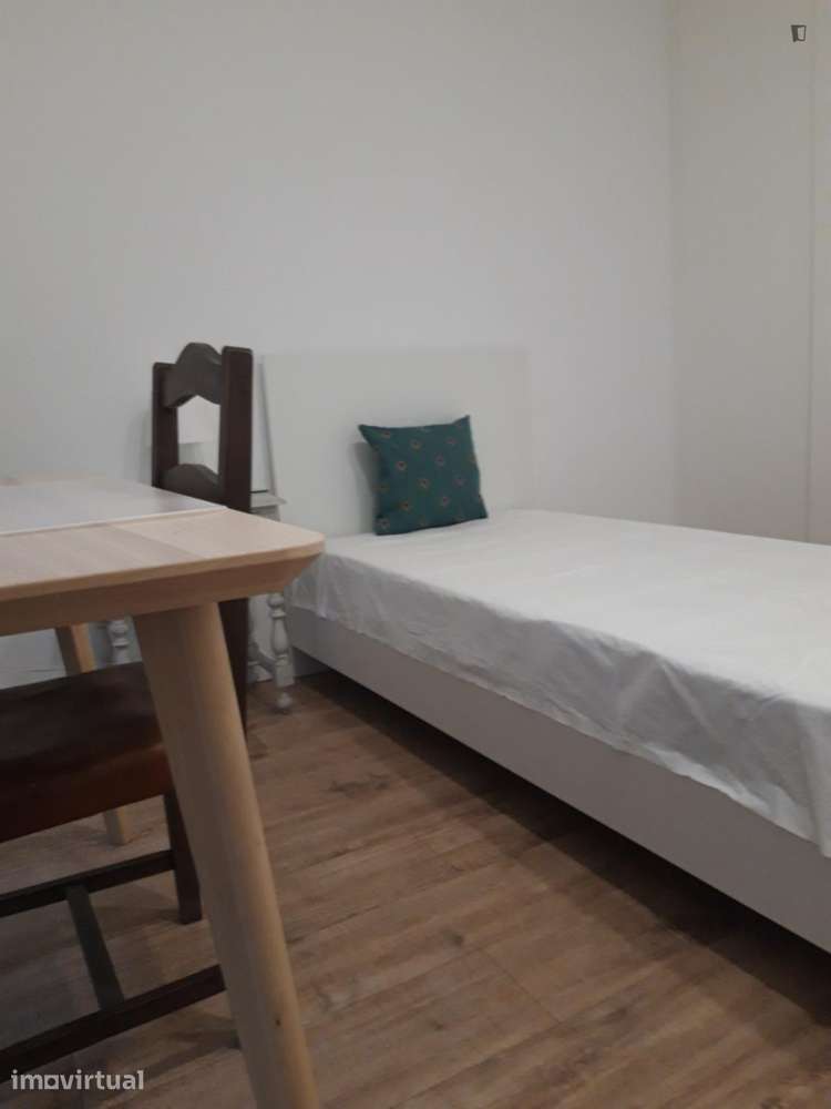 Quarto - localizado em Sé de Braga e São Lázaro Braga - Grande imagem: 3/20