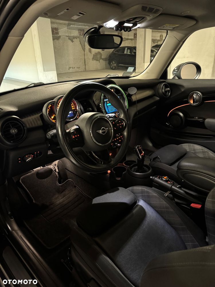 MINI Cooper Standard - 18