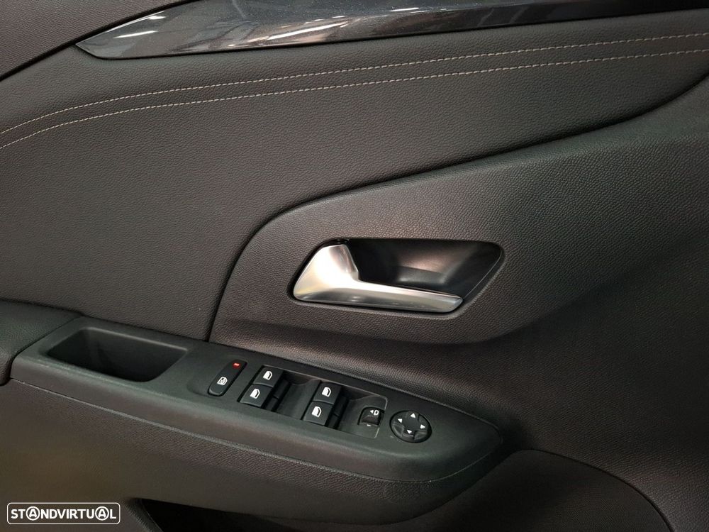 Opel Corsa 1.2 T GS - 22