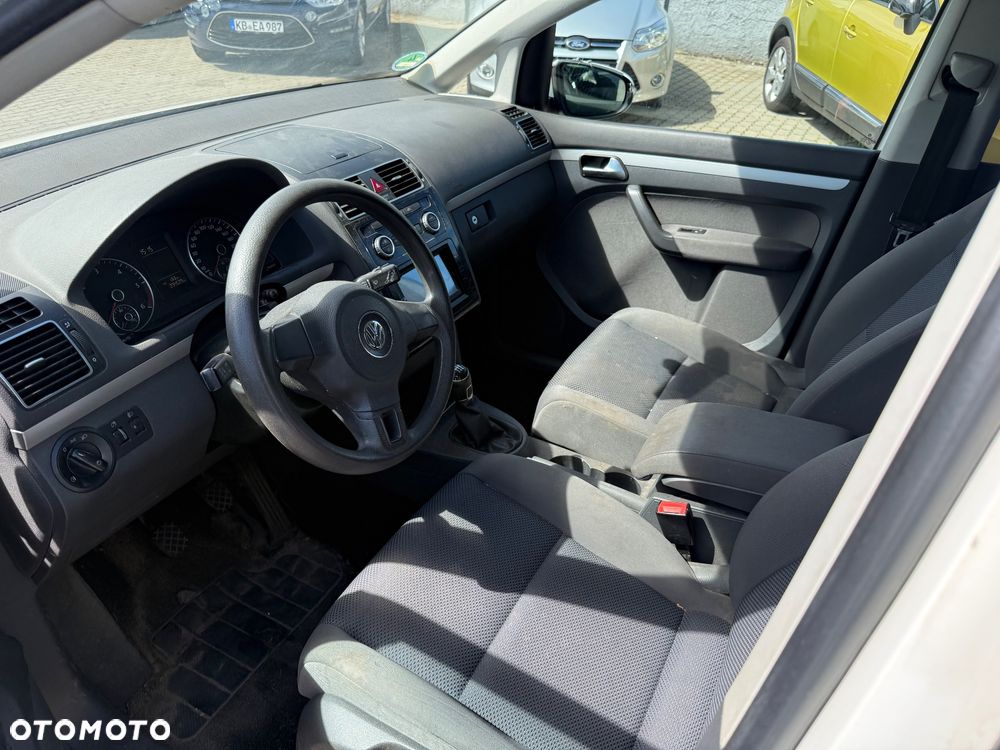 Volkswagen Touran - 11