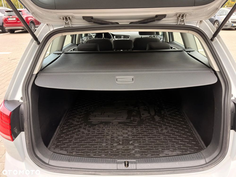 Volkswagen Golf - 22