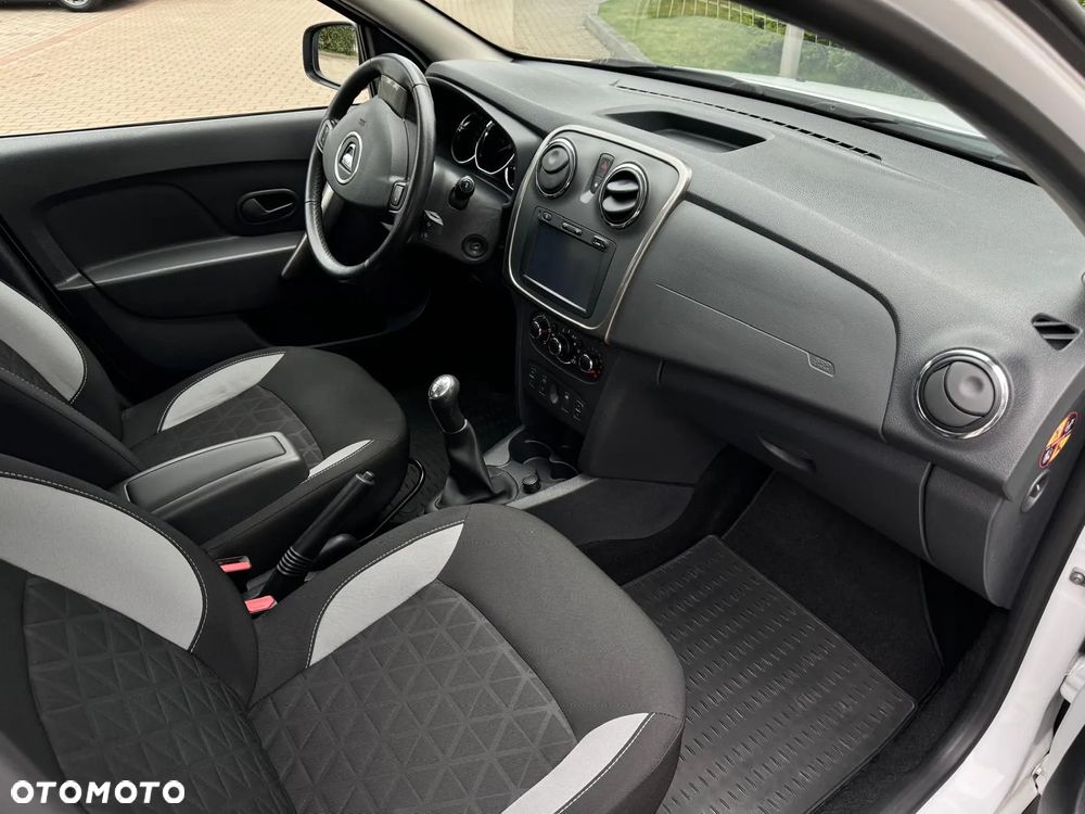 Dacia Sandero 0.9 TCe SL Celebration S&S EU6 - 26