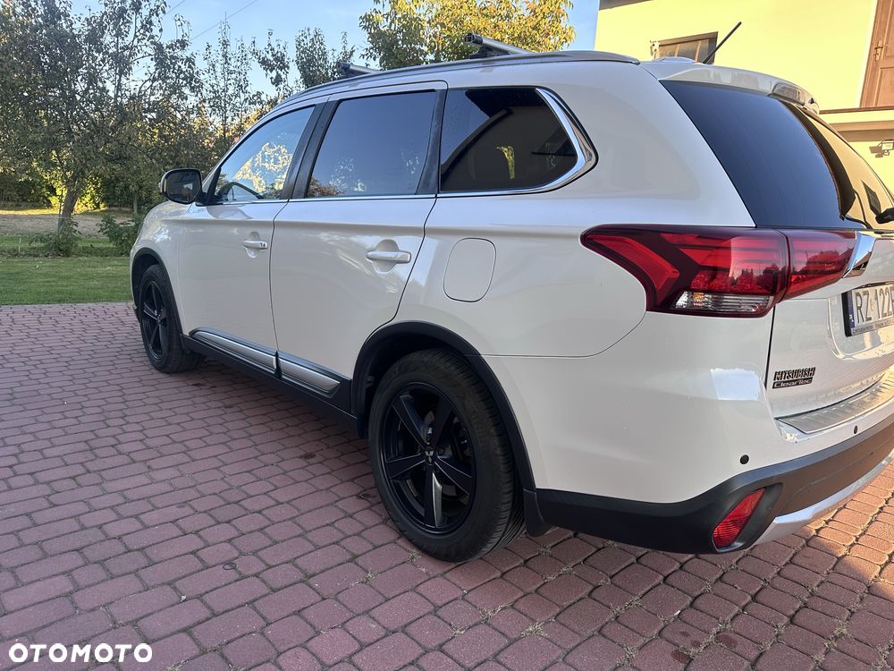 Mitsubishi Outlander - 3