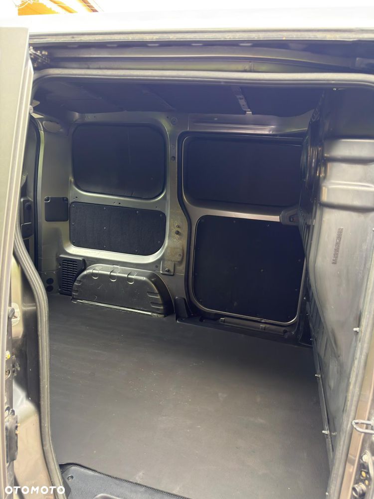 Nissan NV200 - 12