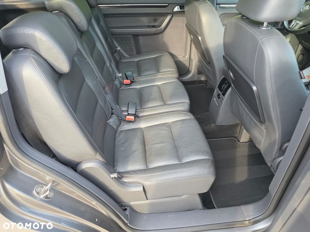 Volkswagen Touran - 15