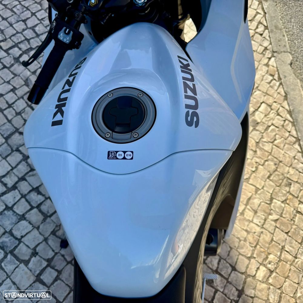 Suzuki Hayabusa GSX 1300 R - 15