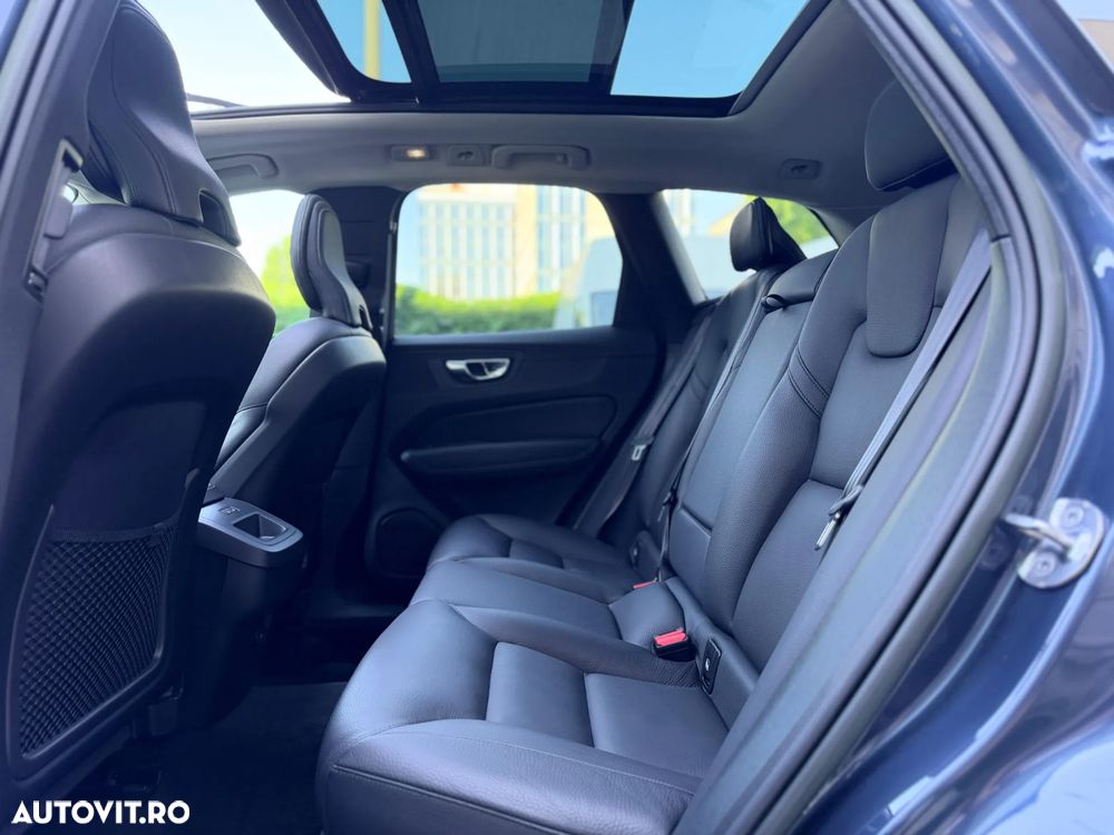 VOLVO XC60 2023 — imagine 12
