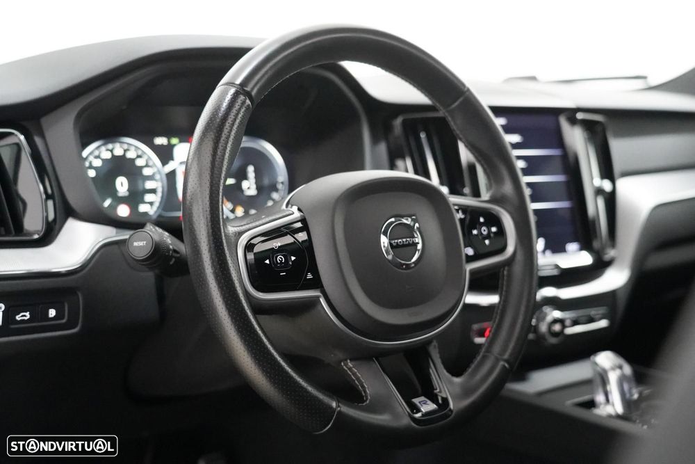 Volvo XC 60 2.0 T8 PHEV R-Design AWD - 9