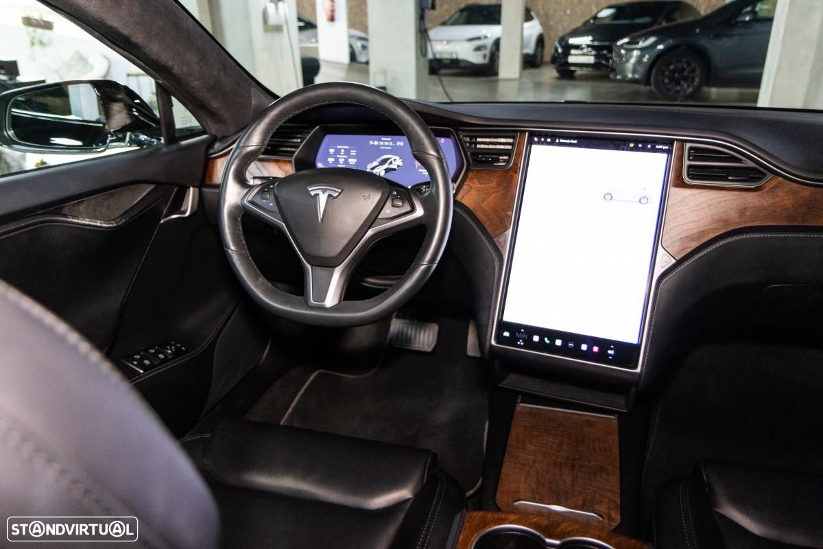 Tesla Model S - 24